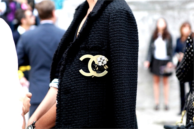 How to Style a Chanel Brooch / (10) Ten Looks 